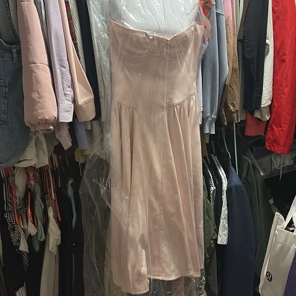 House of CB Samaria Dress in Pink Salt- Large D/E - Picture 3 of 3